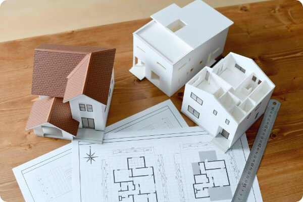 住宅の設計図と模型の画像